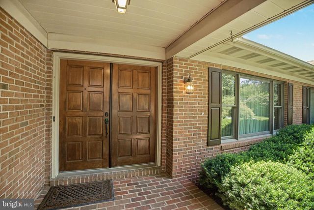 218 OVERLAND LN, Lancaster, PA 17601