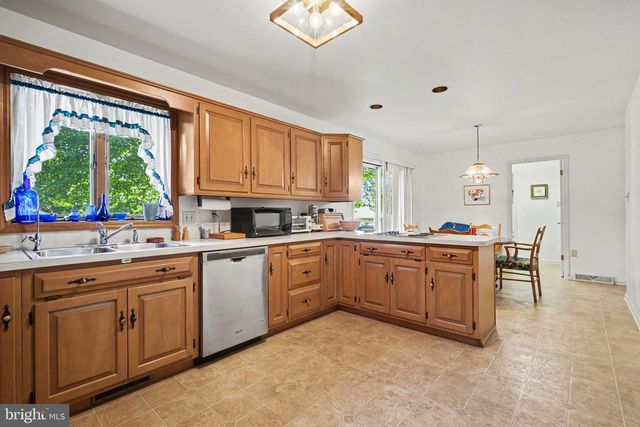 218 OVERLAND LN, Lancaster, PA 17601