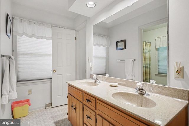 218 OVERLAND LN, Lancaster, PA 17601