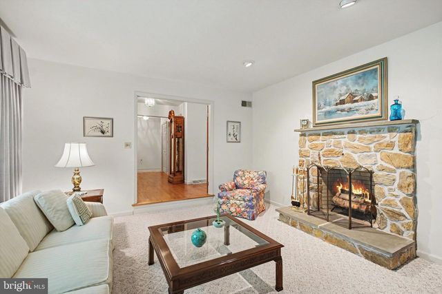 218 OVERLAND LN, Lancaster, PA 17601