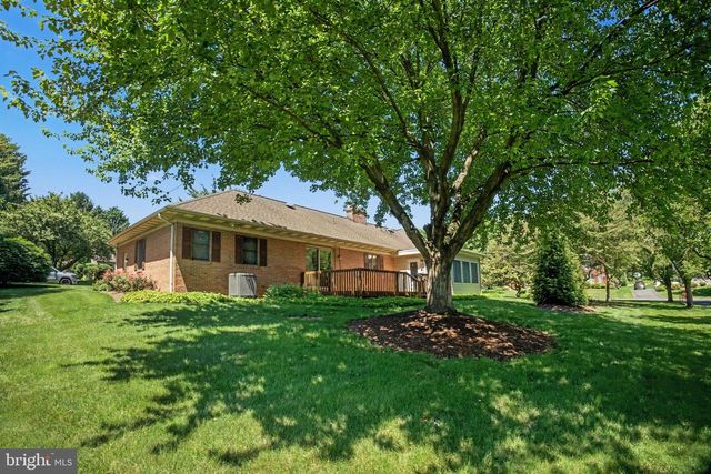 218 OVERLAND LN, Lancaster, PA 17601