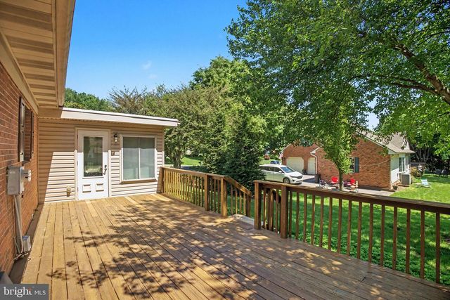 218 OVERLAND LN, Lancaster, PA 17601