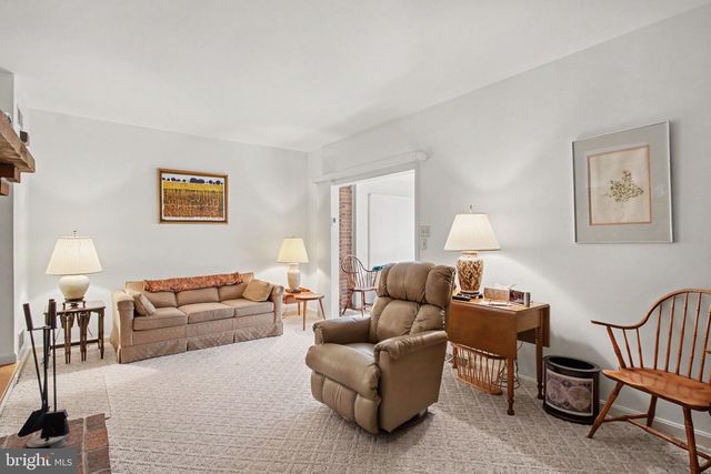 218 OVERLAND LN, Lancaster, PA 17601