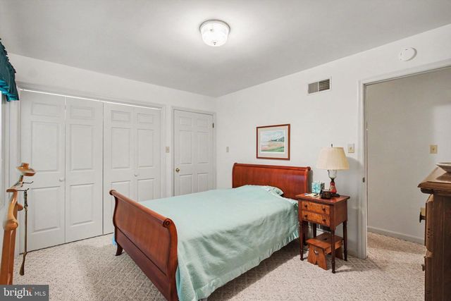 218 OVERLAND LN, Lancaster, PA 17601