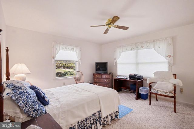 218 OVERLAND LN, Lancaster, PA 17601