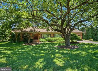 218 OVERLAND LN, Lancaster, PA 17601