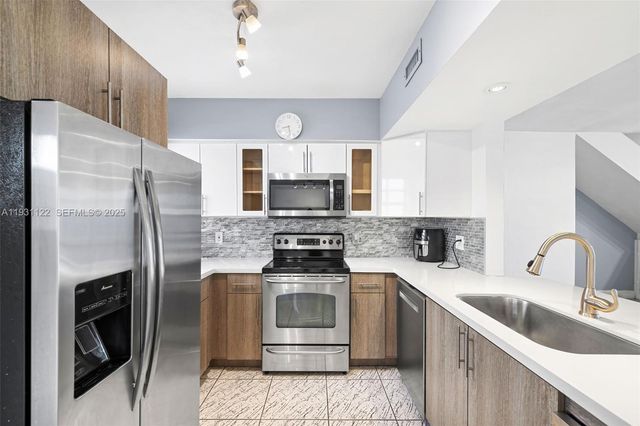 7270 Gary Ave, Miami Beach, FL 33141