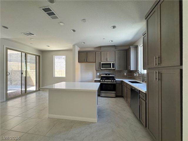 1823 Passerine Street, Las Vegas, NV 89138