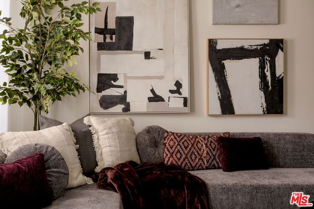 637 S Fairfax Avenue 202, Los Angeles, CA 90036