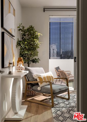 637 S Fairfax Avenue 202, Los Angeles, CA 90036