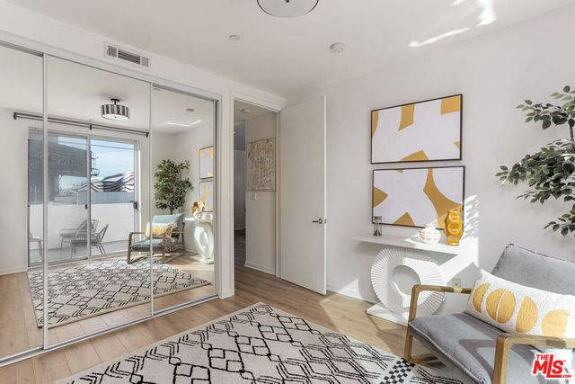 637 S Fairfax Avenue 202, Los Angeles, CA 90036