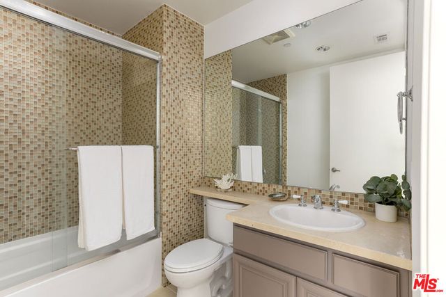 637 S Fairfax Avenue 202, Los Angeles, CA 90036