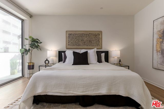 637 S Fairfax Avenue 202, Los Angeles, CA 90036