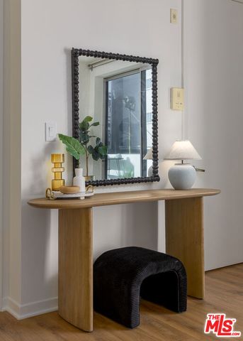 637 S Fairfax Avenue 202, Los Angeles, CA 90036