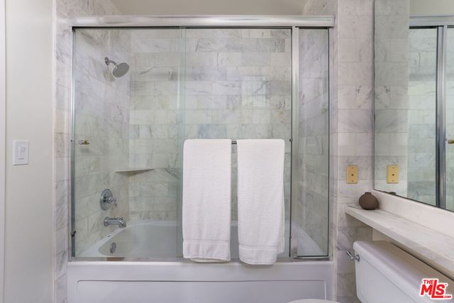 637 S Fairfax Avenue 202, Los Angeles, CA 90036