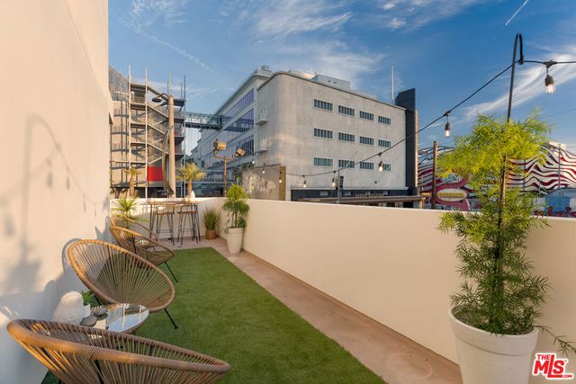 637 S Fairfax Avenue 202, Los Angeles, CA 90036