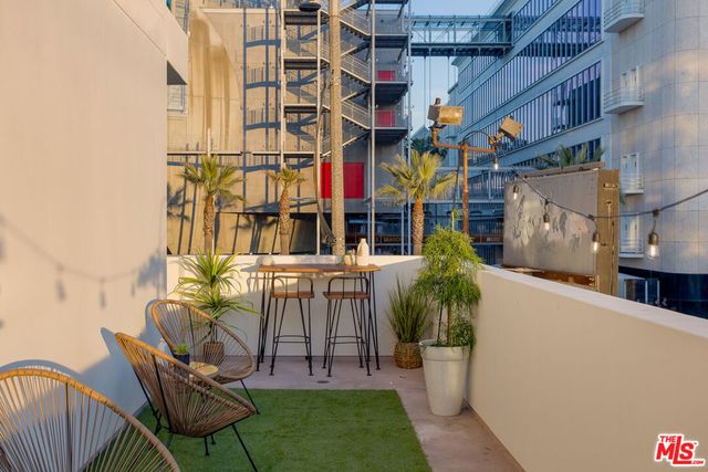 637 S Fairfax Avenue 202, Los Angeles, CA 90036