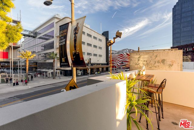 637 S Fairfax Avenue 202, Los Angeles, CA 90036