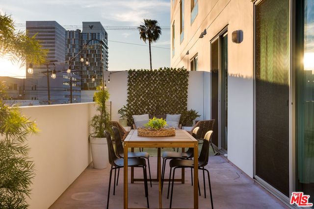 637 S Fairfax Avenue 202, Los Angeles, CA 90036