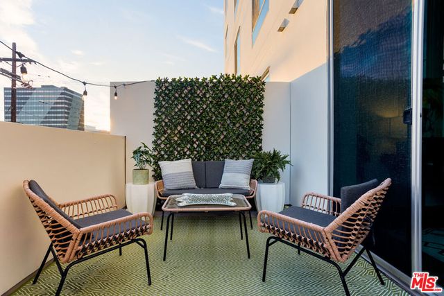 637 S Fairfax Avenue 202, Los Angeles, CA 90036