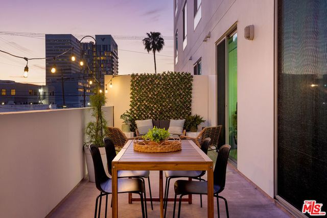 637 S Fairfax Avenue 202, Los Angeles, CA 90036