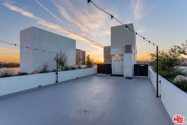 637 S Fairfax Avenue 202, Los Angeles, CA 90036