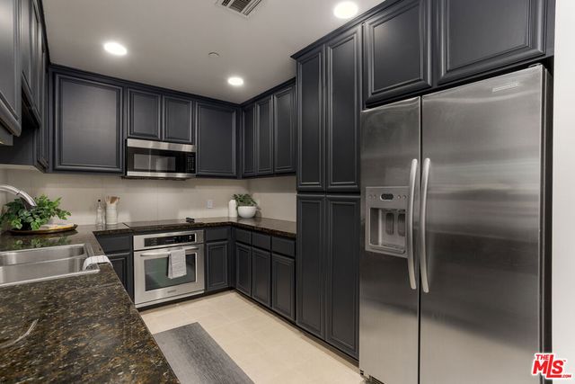 637 S Fairfax Avenue 202, Los Angeles, CA 90036