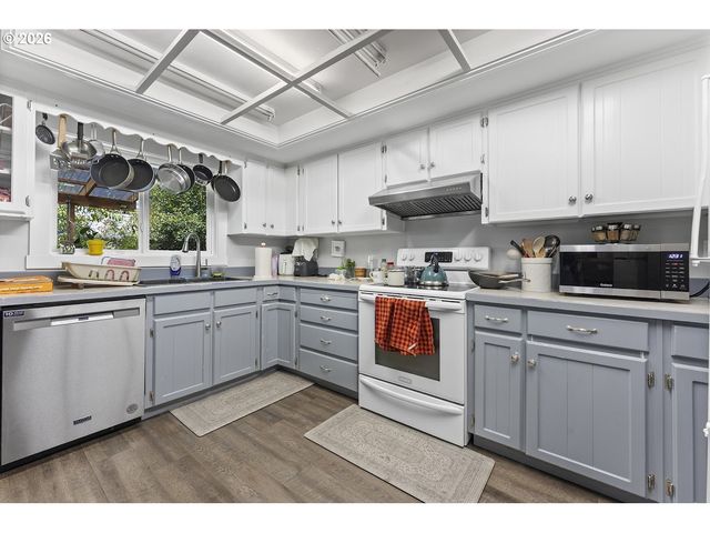 1814 REDWOOD Ct, Forest Grove, OR 97116