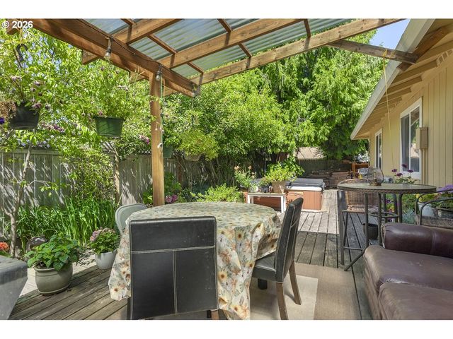 1814 REDWOOD Ct, Forest Grove, OR 97116