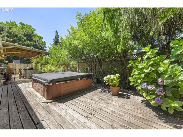1814 REDWOOD Ct, Forest Grove, OR 97116