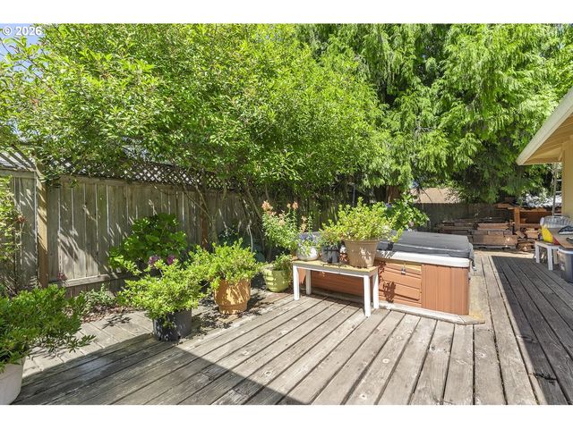 1814 REDWOOD Ct, Forest Grove, OR 97116