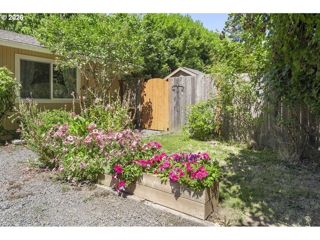 1814 REDWOOD Ct, Forest Grove, OR 97116