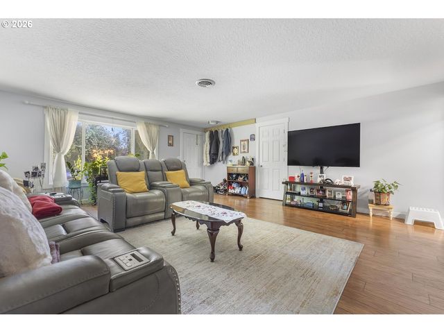 1814 REDWOOD Ct, Forest Grove, OR 97116
