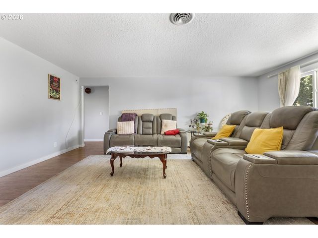 1814 REDWOOD Ct, Forest Grove, OR 97116