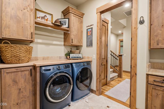 56413 Fireglass Loop 194, Bend, OR 97707