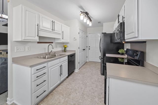 1204 Raptor Drive, Hanahan, SC 29410