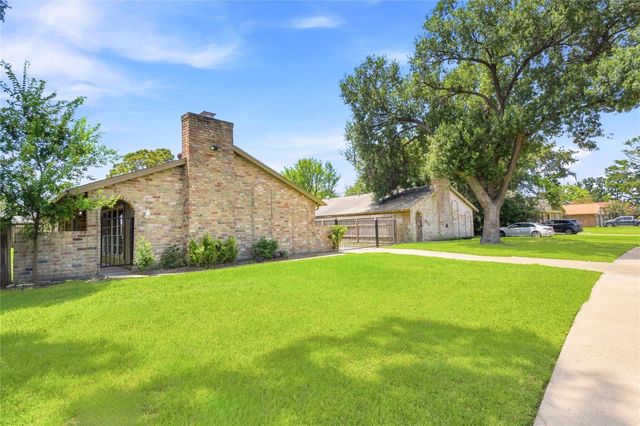 6215 Autumn Arbor Drive, Houston, TX 77092