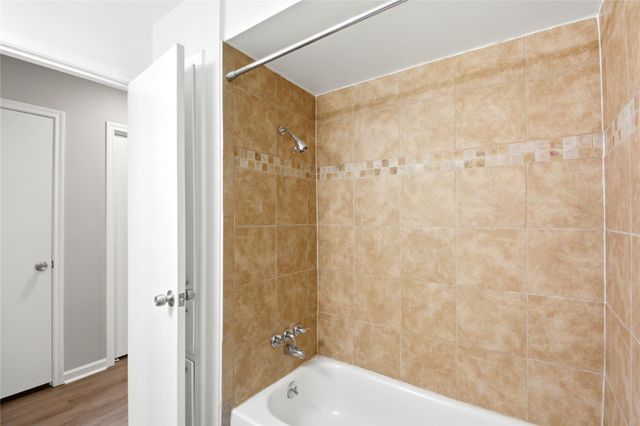6215 Autumn Arbor Drive, Houston, TX 77092