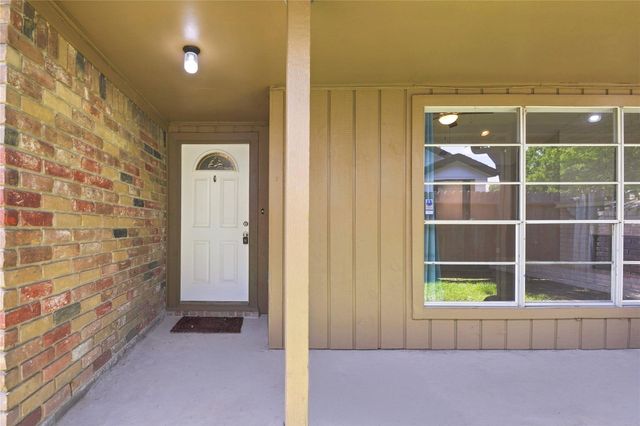 6215 Autumn Arbor Drive, Houston, TX 77092