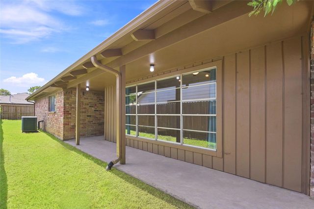 6215 Autumn Arbor Drive, Houston, TX 77092