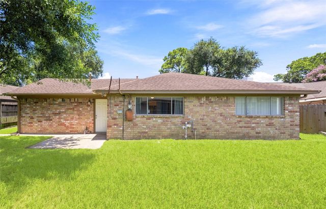6215 Autumn Arbor Drive, Houston, TX 77092