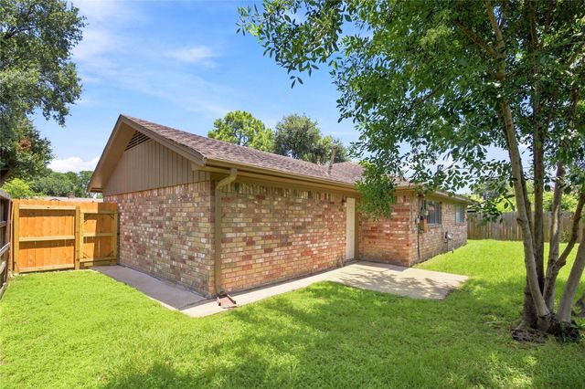 6215 Autumn Arbor Drive, Houston, TX 77092