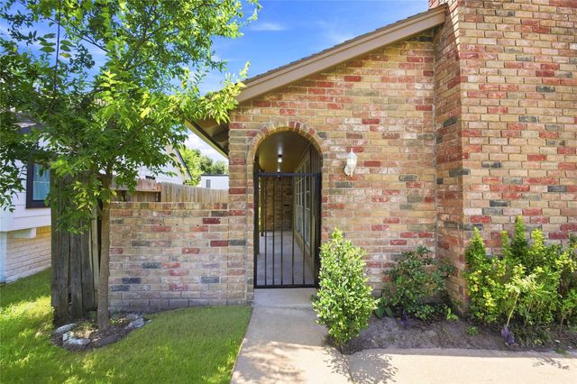 6215 Autumn Arbor Drive, Houston, TX 77092