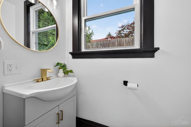 1016 Valley Lane, Cincinnati, OH 45229