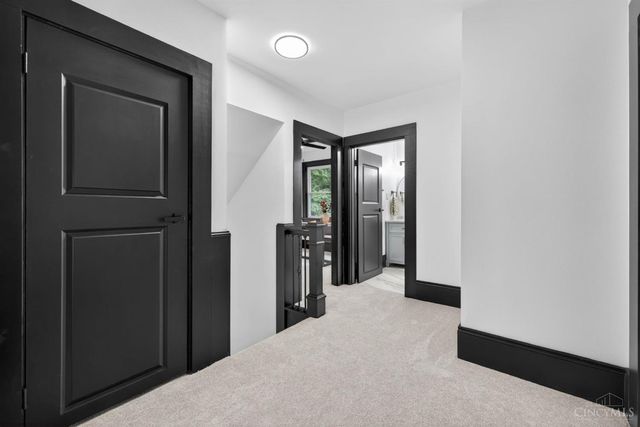 1016 Valley Lane, Cincinnati, OH 45229