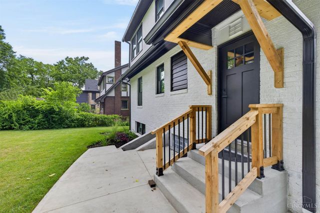 1016 Valley Lane, Cincinnati, OH 45229