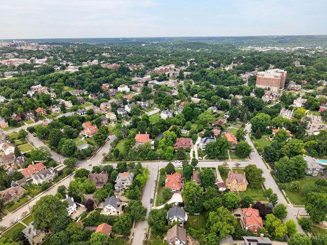 1016 Valley Lane, Cincinnati, OH 45229