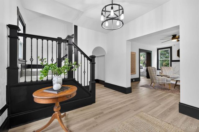 1016 Valley Lane, Cincinnati, OH 45229