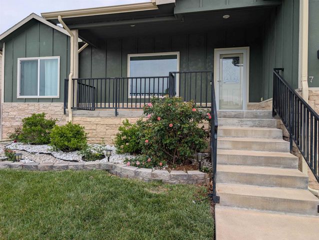 714 S Spring Hollow Dr, Wichita, KS 67230