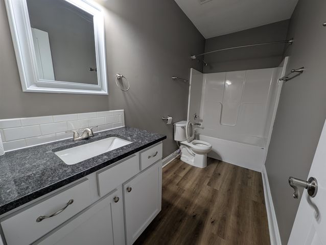 714 S Spring Hollow Dr, Wichita, KS 67230